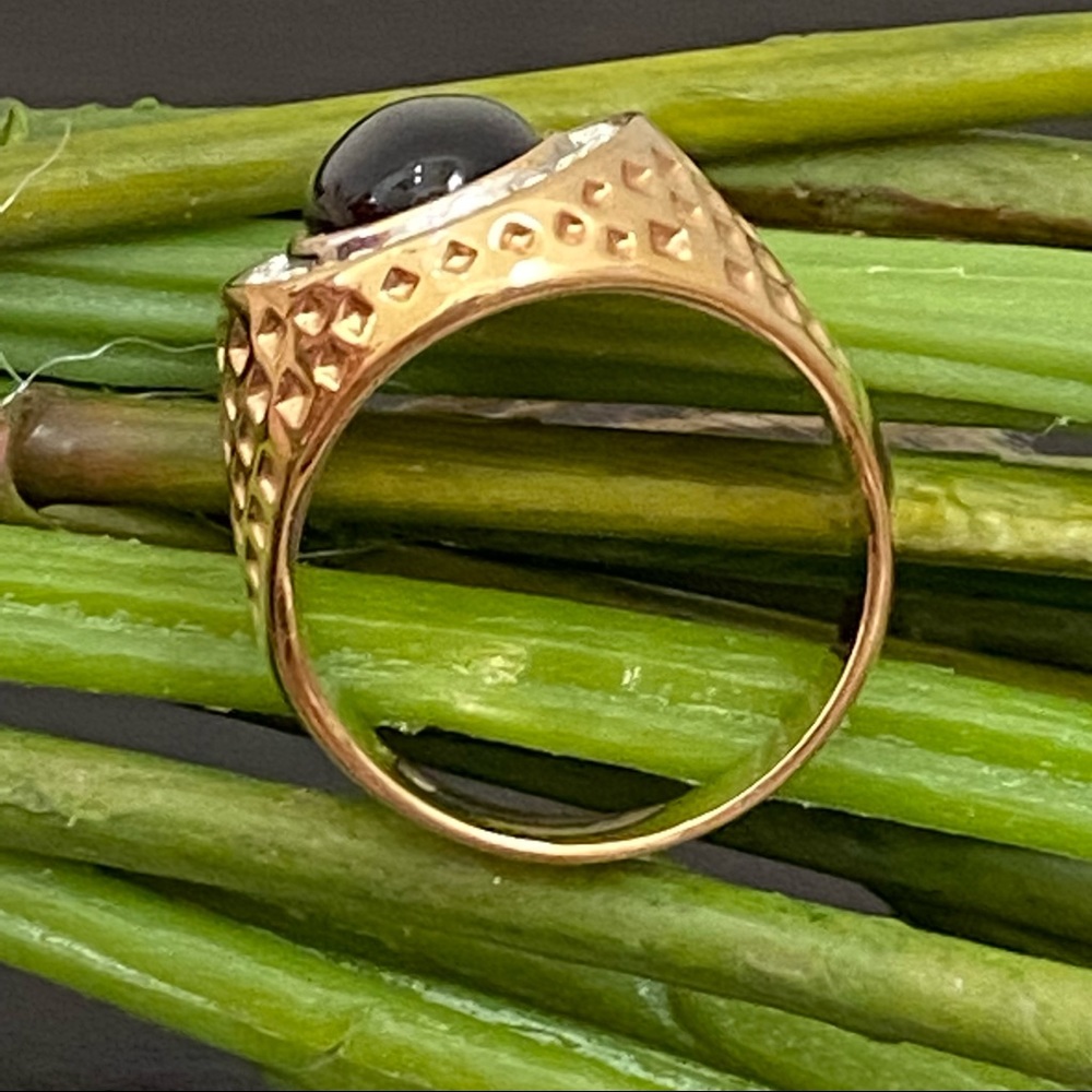 Unsigned Black Onyx Oval Cabochon CZ Stone Gold-tone Men’s Fashion Ring - Picture 5 of 16